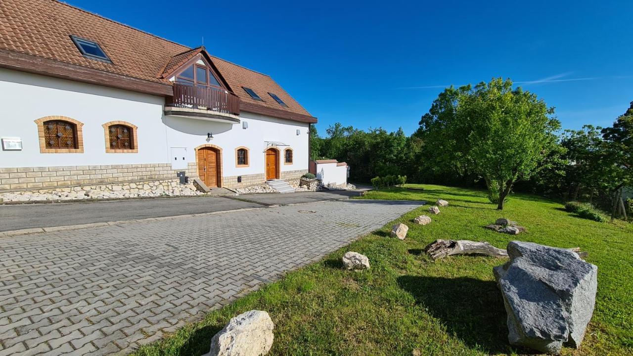 Apartmany Turold Mikulov Luaran gambar